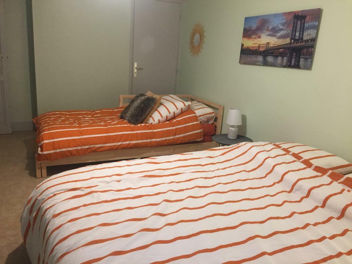 Appartement Cap Coutellerie - Sejours Pros Ou Familles En Hypercentre De Thiers Extérieur photo