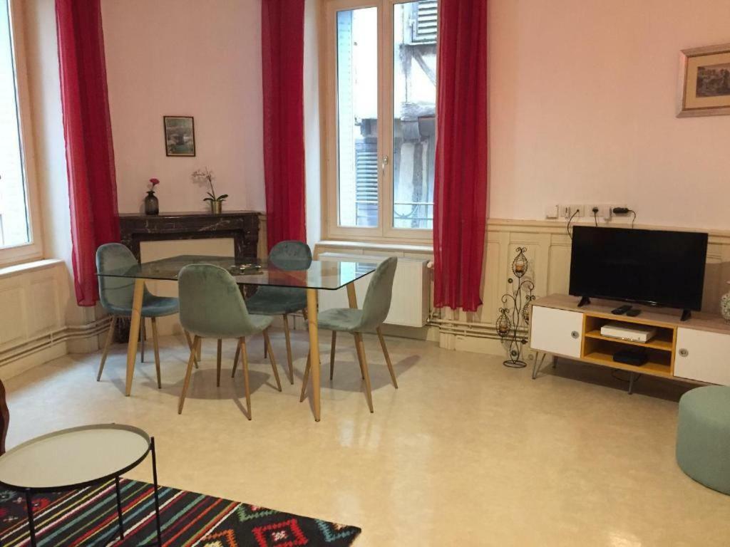 Appartement Cap Coutellerie - Sejours Pros Ou Familles En Hypercentre De Thiers Extérieur photo